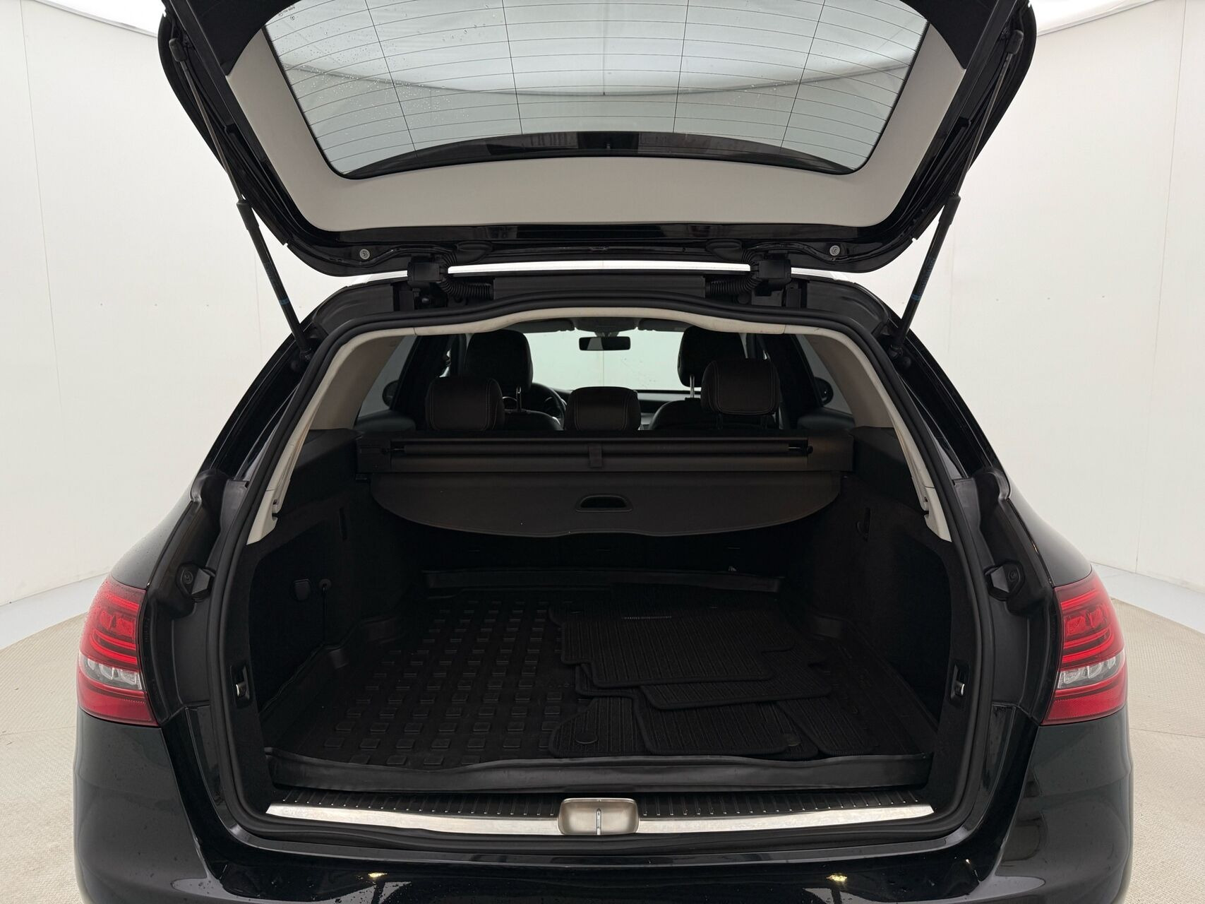 Sort Mercedes C220 d fra 2019