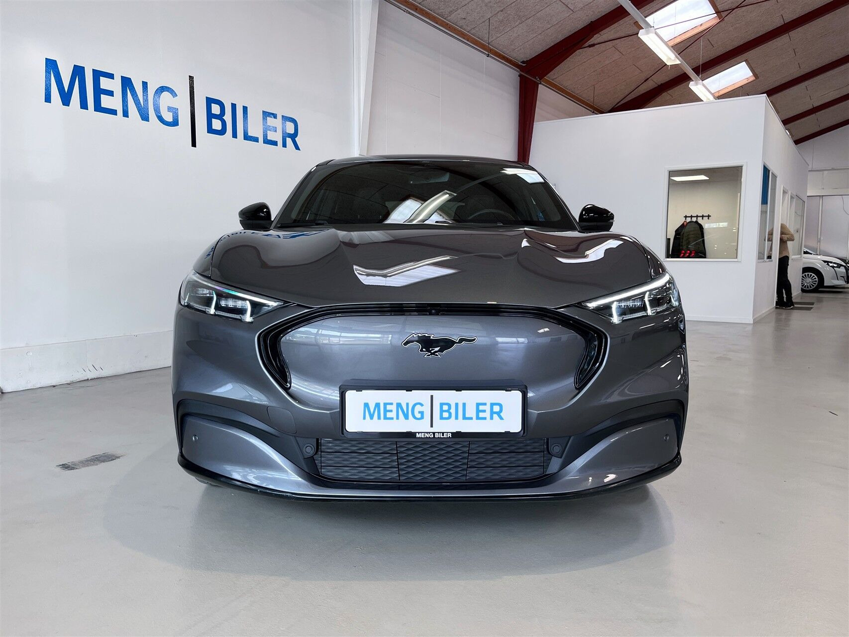 Grå Ford Mustang Mach-E fra 2024