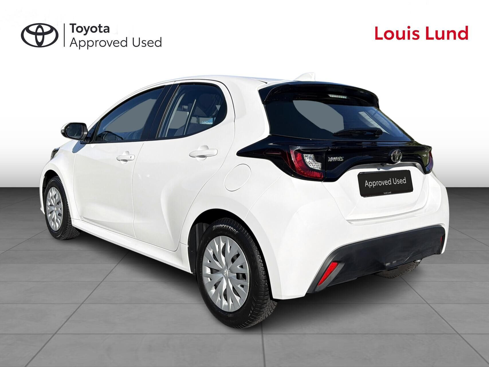 Hvid Toyota Yaris fra 2024
