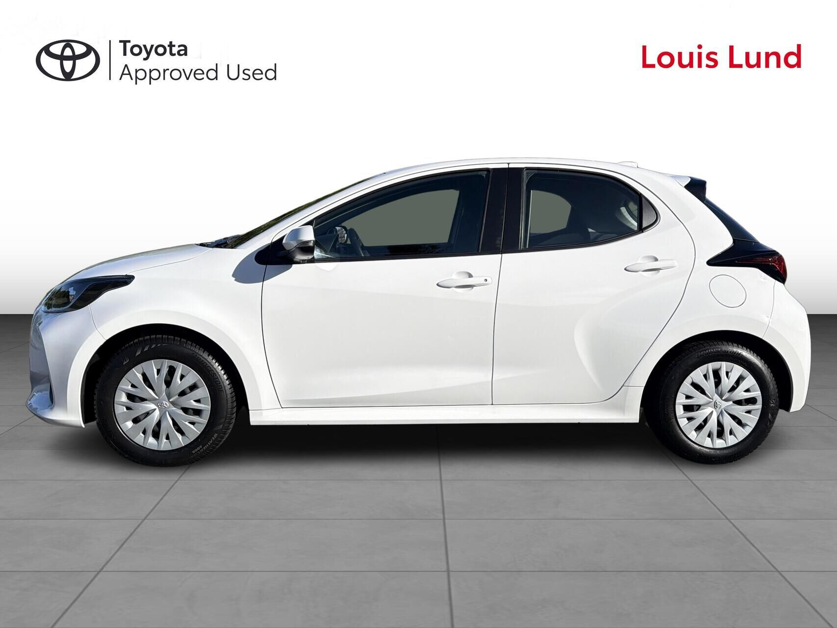 Hvid Toyota Yaris fra 2024