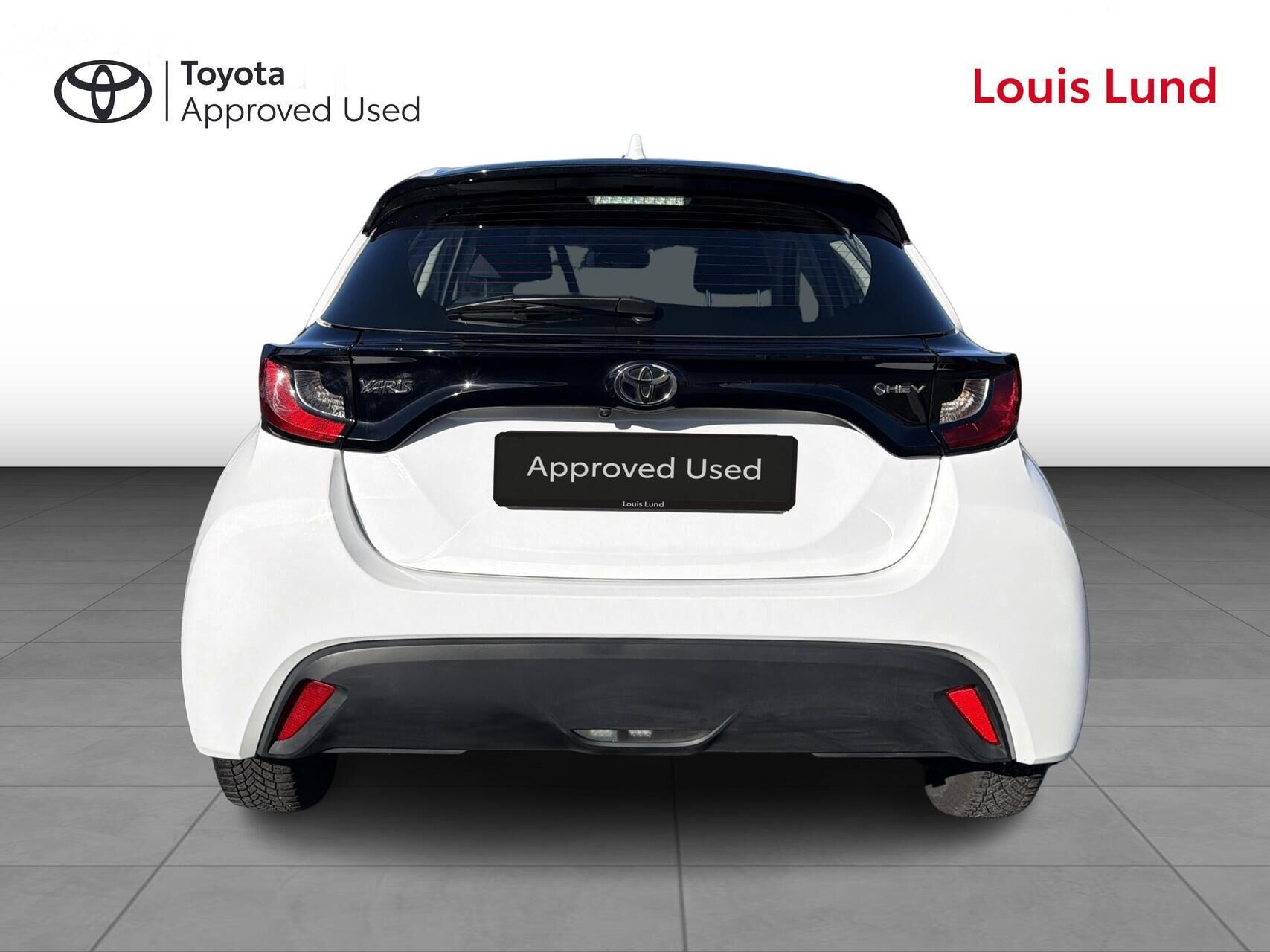 Hvid Toyota Yaris fra 2024