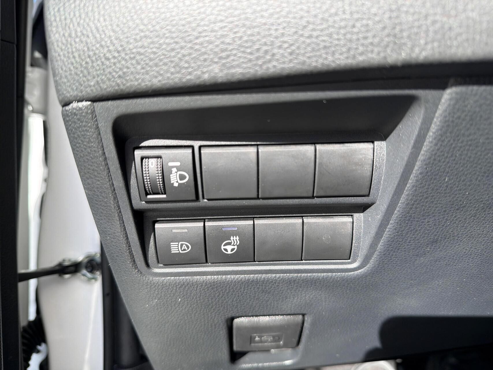 Hvid Toyota Yaris fra 2024