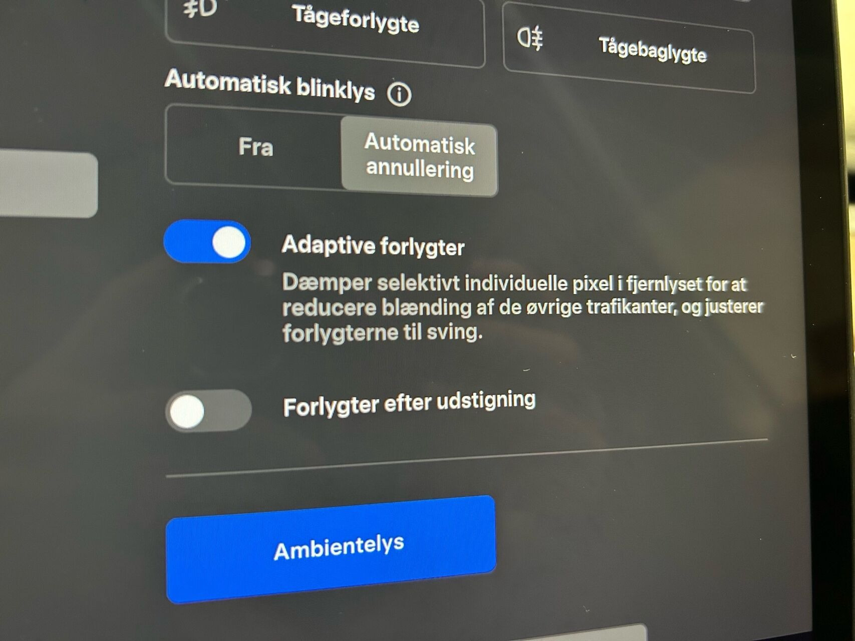 Grå Tesla Model 3 fra 2023