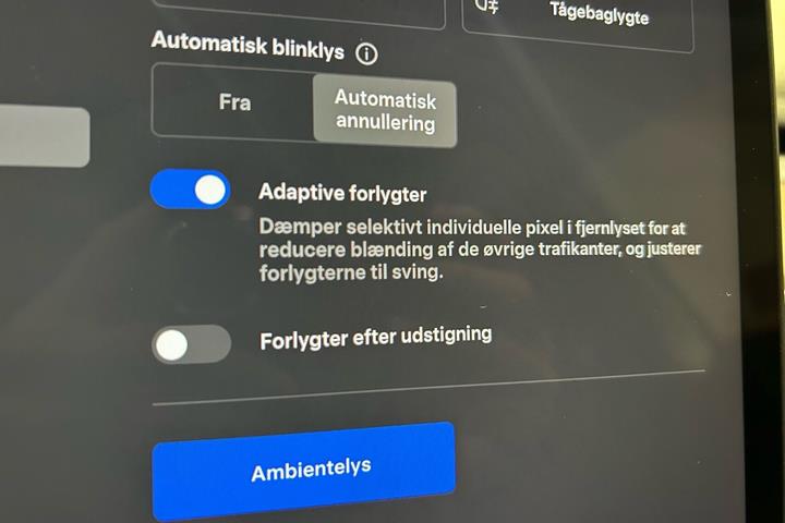 Grå Tesla Model 3 fra 2023