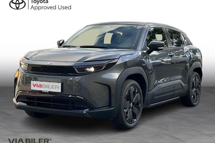 Grå Toyota Urban Cruiser fra 2025 set udefra