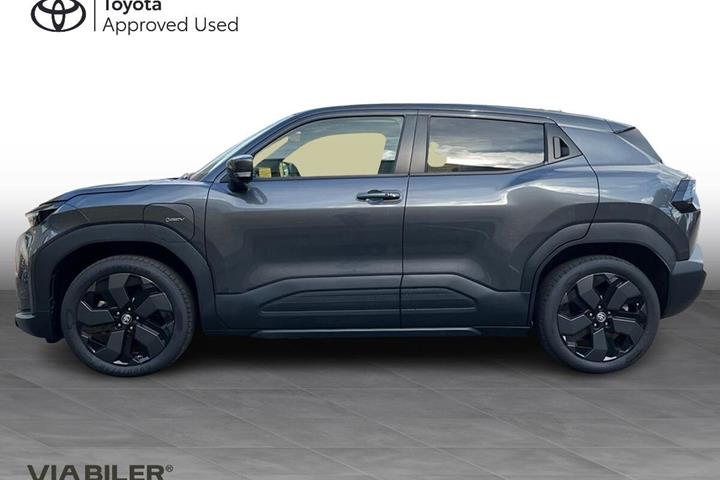 Grå Toyota Urban Cruiser fra 2025
