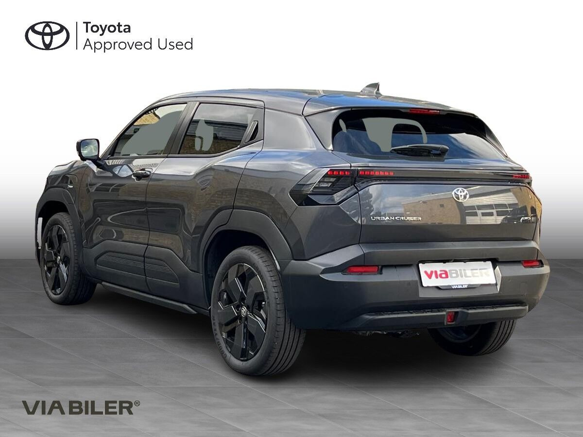 Grå Toyota Urban Cruiser fra 2025