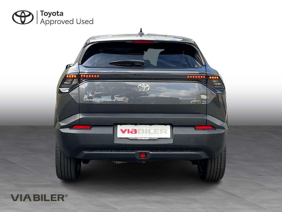 Grå Toyota Urban Cruiser fra 2025