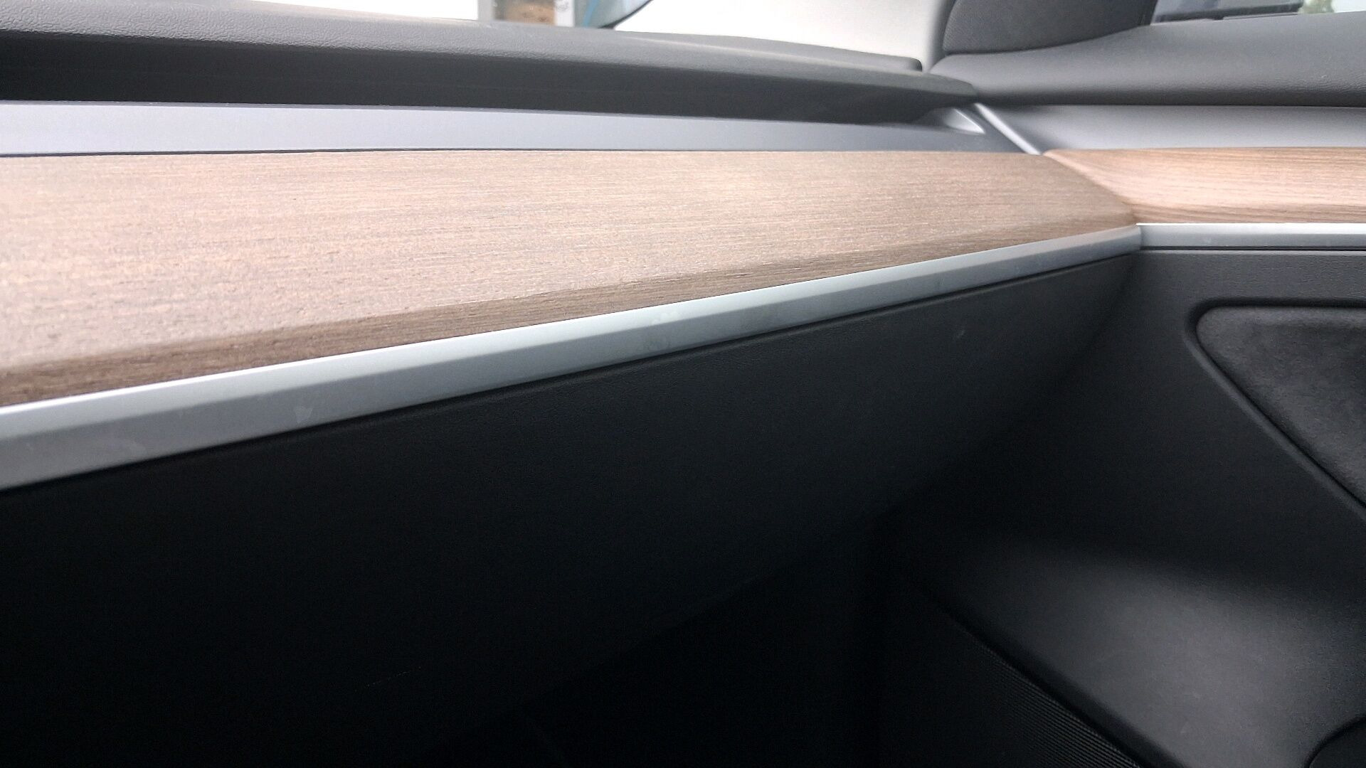 Grå Tesla Model 3 fra 2021