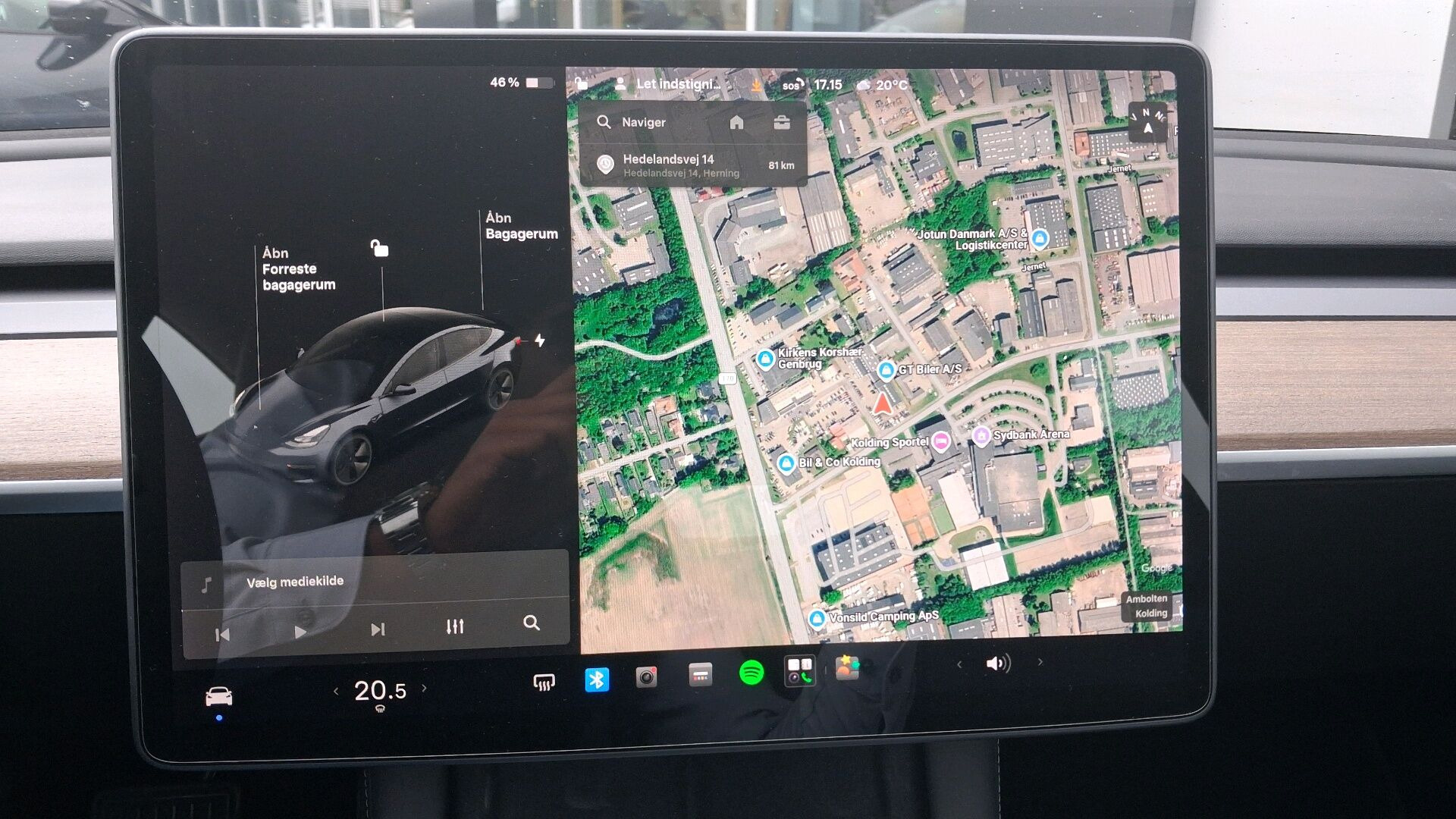Grå Tesla Model 3 fra 2021