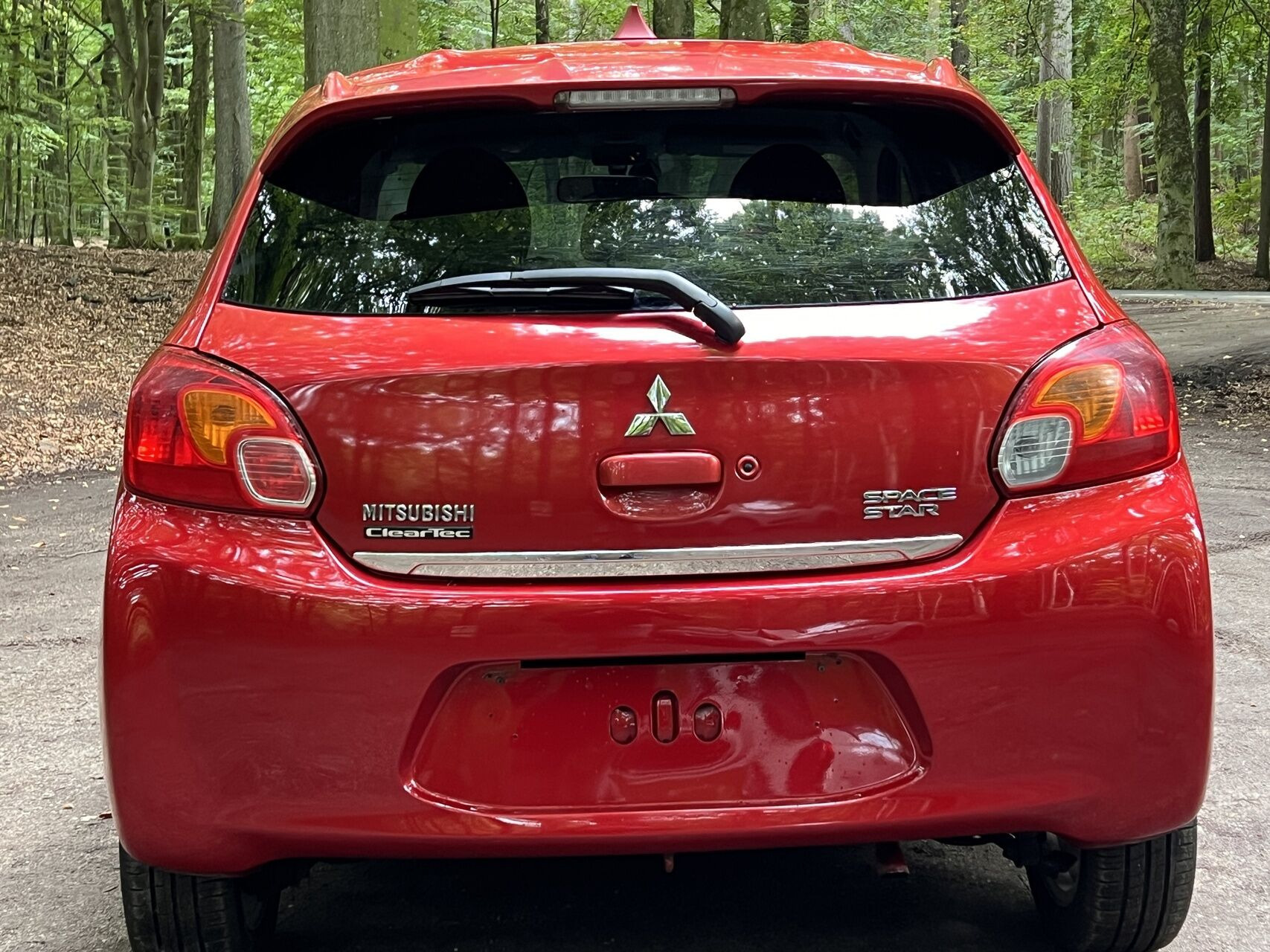 Rød Mitsubishi Space Star fra 2014