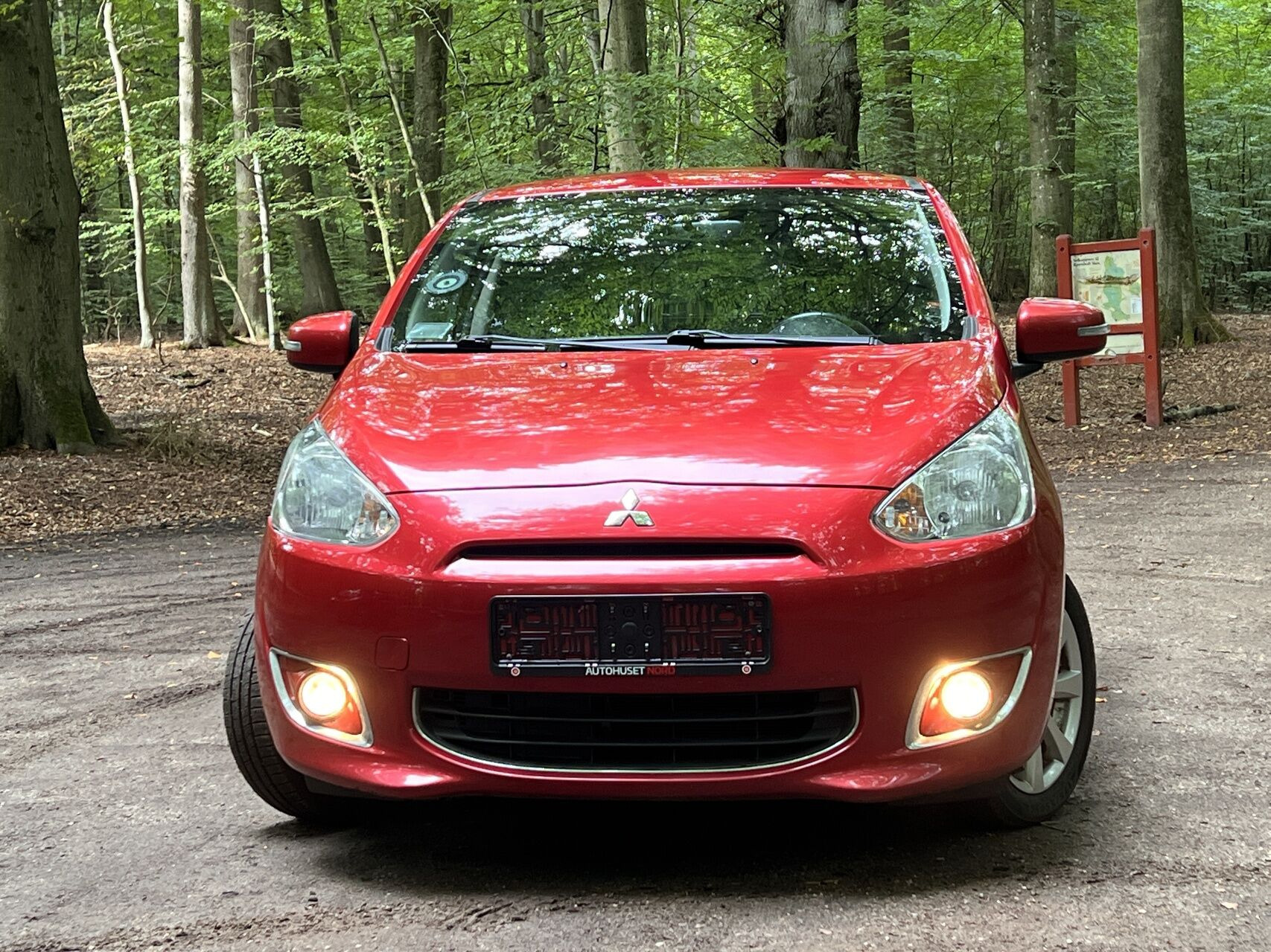 Rød Mitsubishi Space Star fra 2014