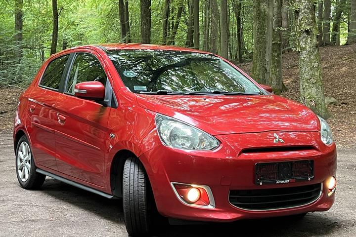 Rød Mitsubishi Space Star fra 2014