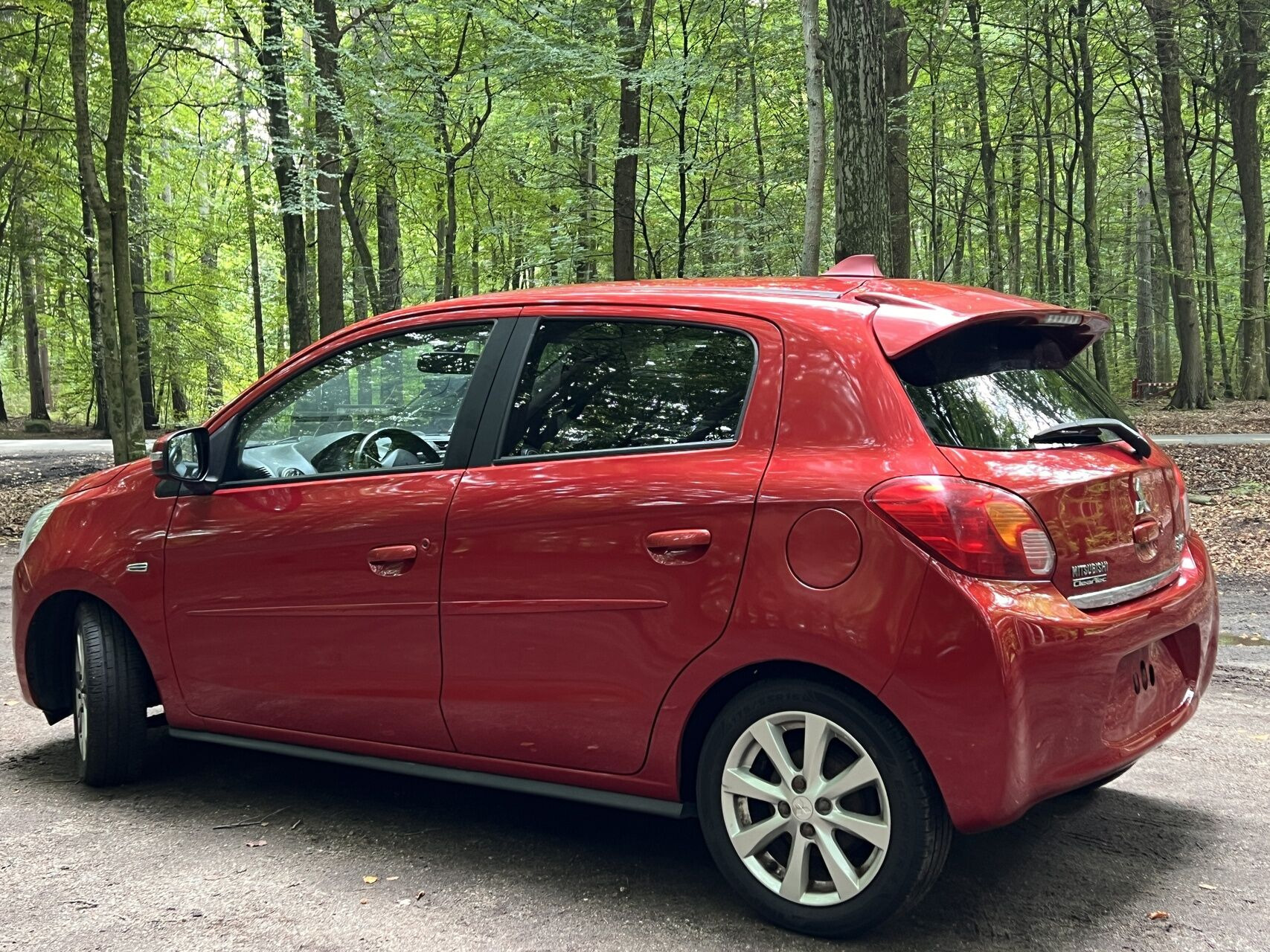 Rød Mitsubishi Space Star fra 2014