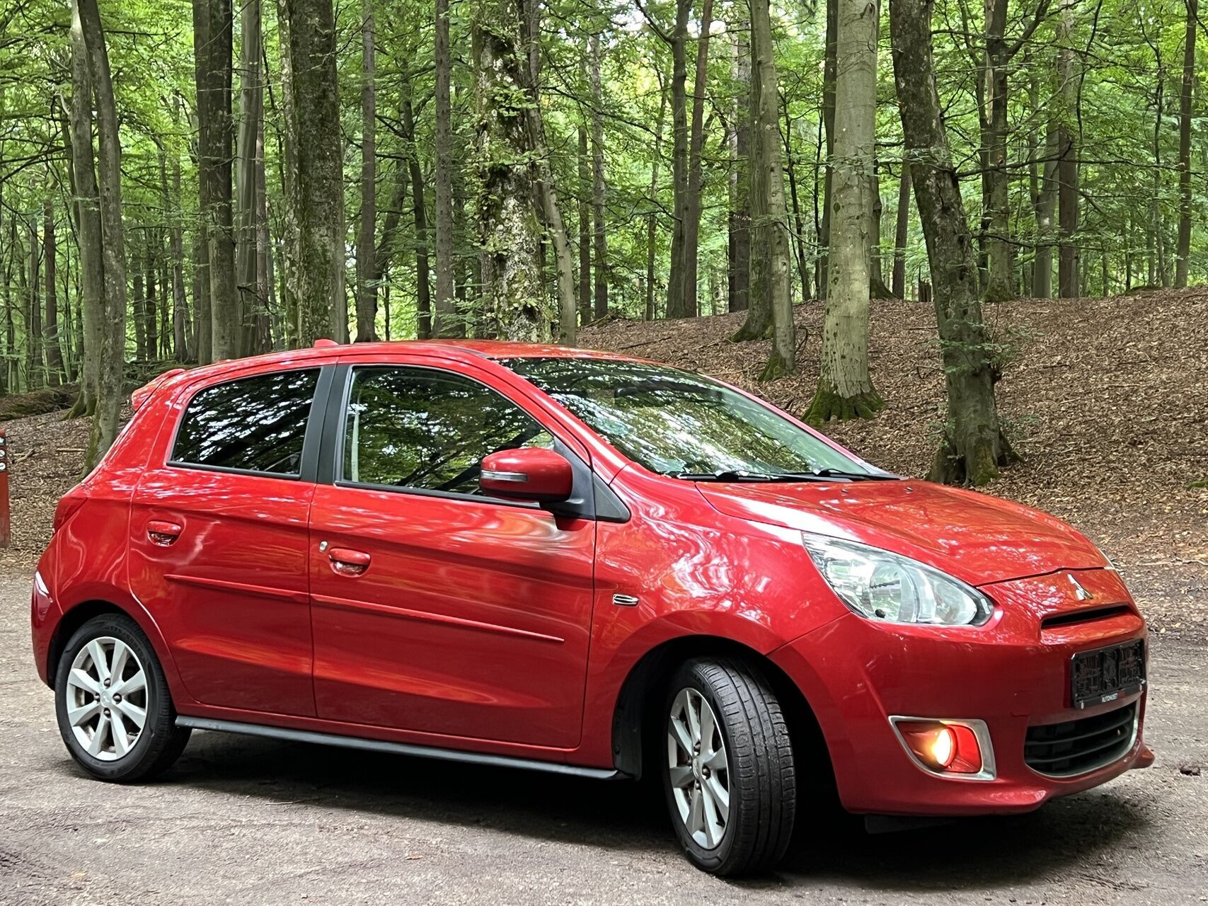 Rød Mitsubishi Space Star fra 2014