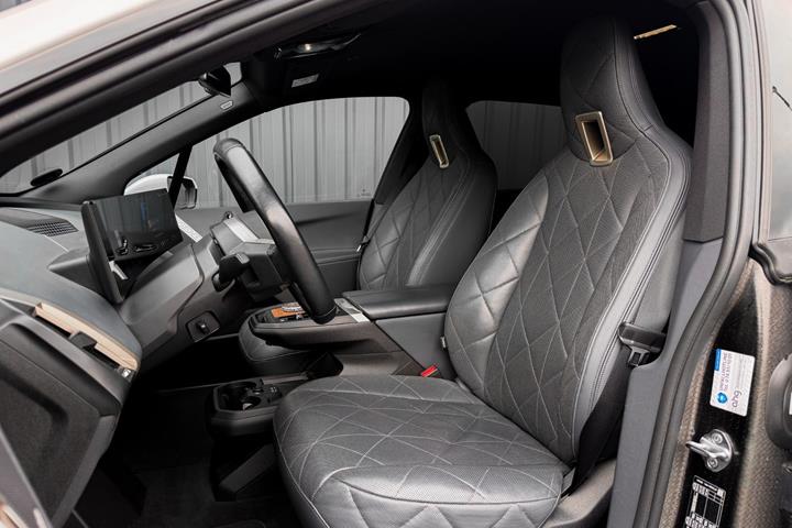 Hvid BMW iX fra 2023