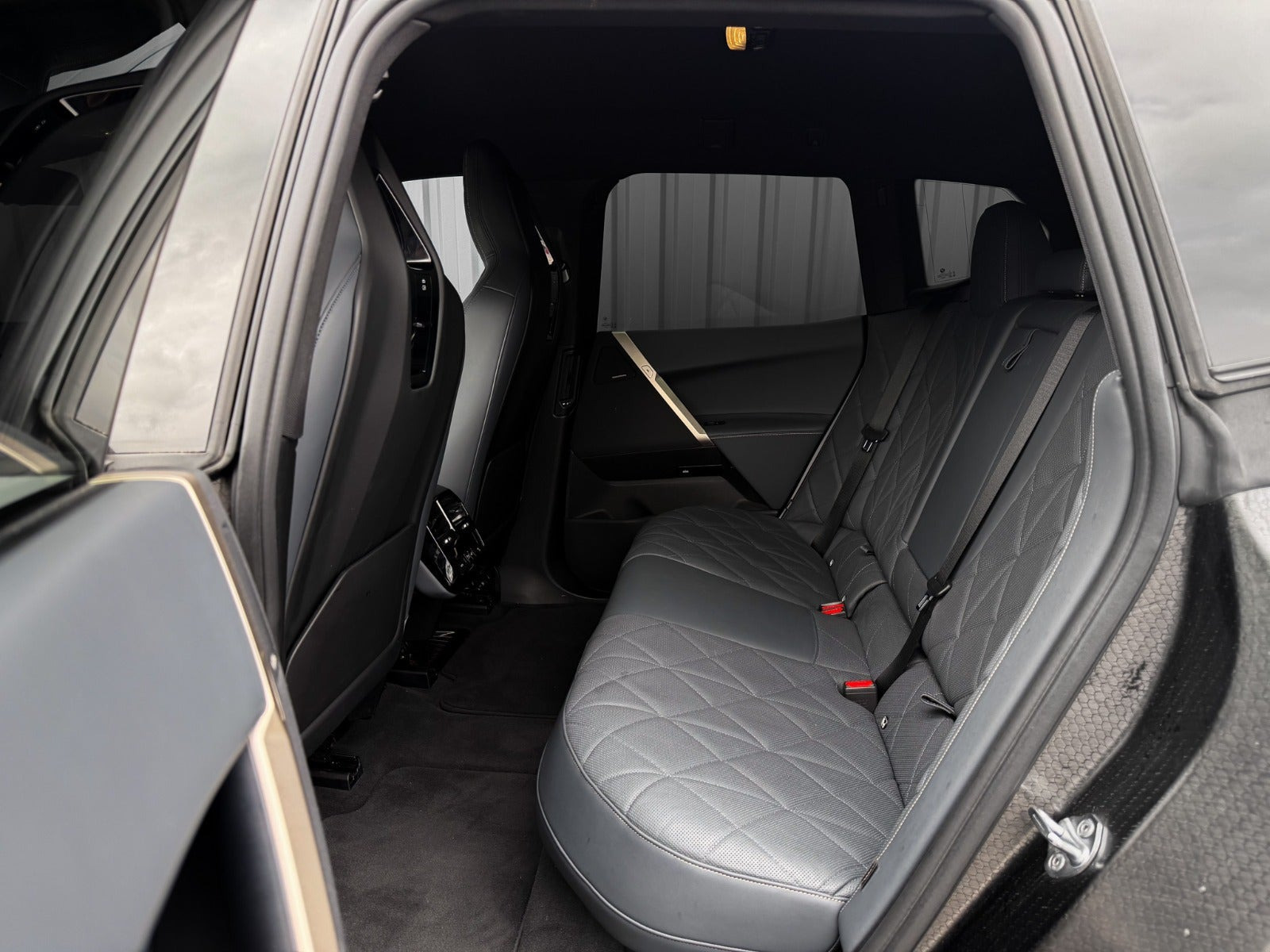 Hvid BMW iX fra 2023