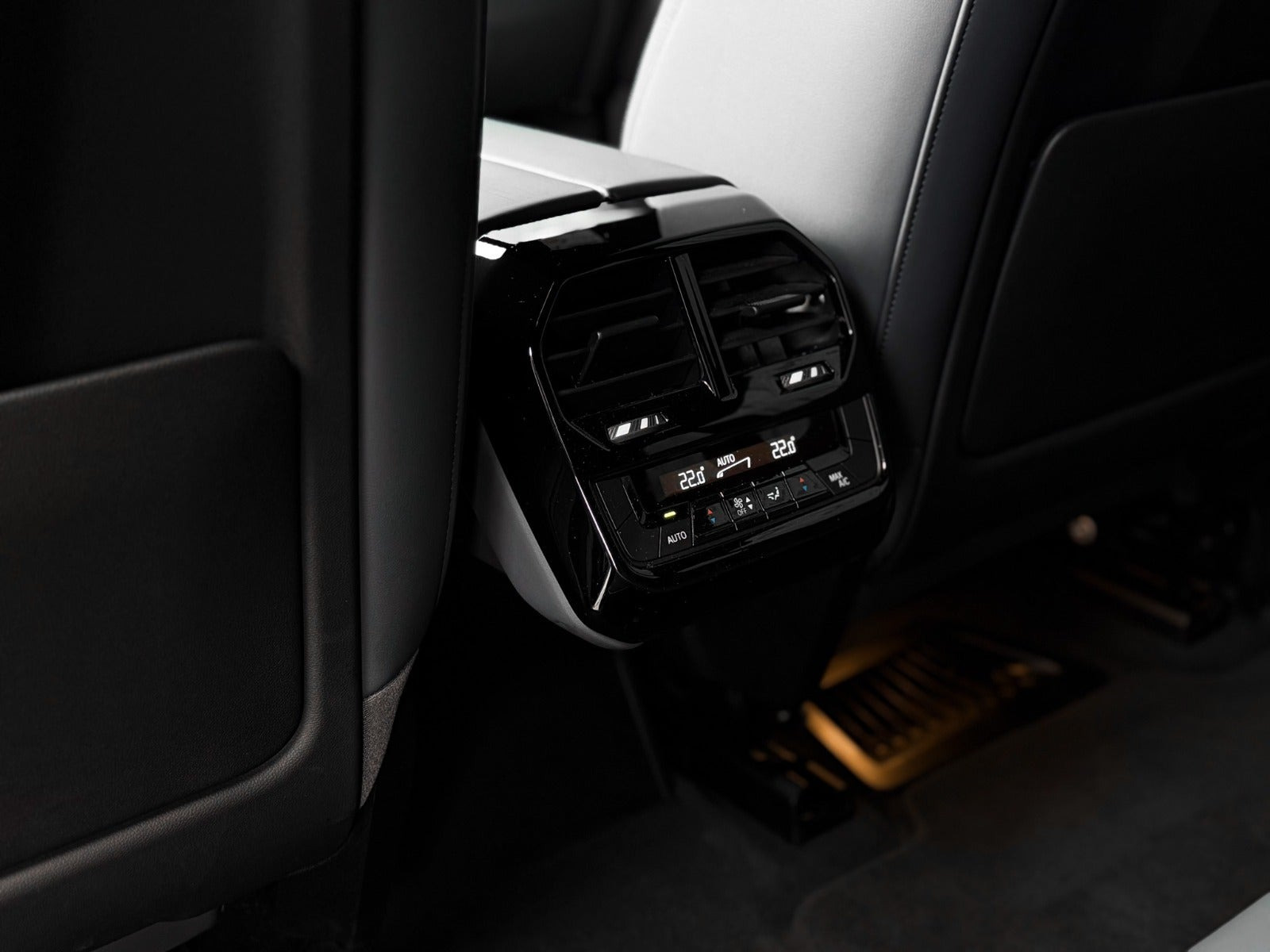 Hvid BMW iX fra 2023