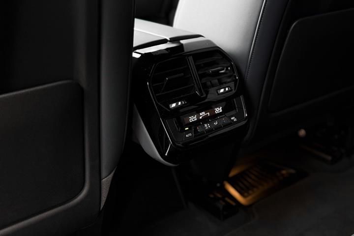 Hvid BMW iX fra 2023