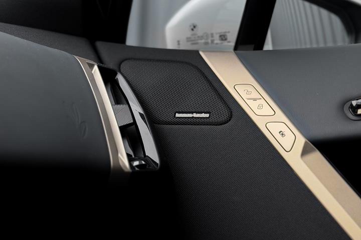 Hvid BMW iX fra 2023