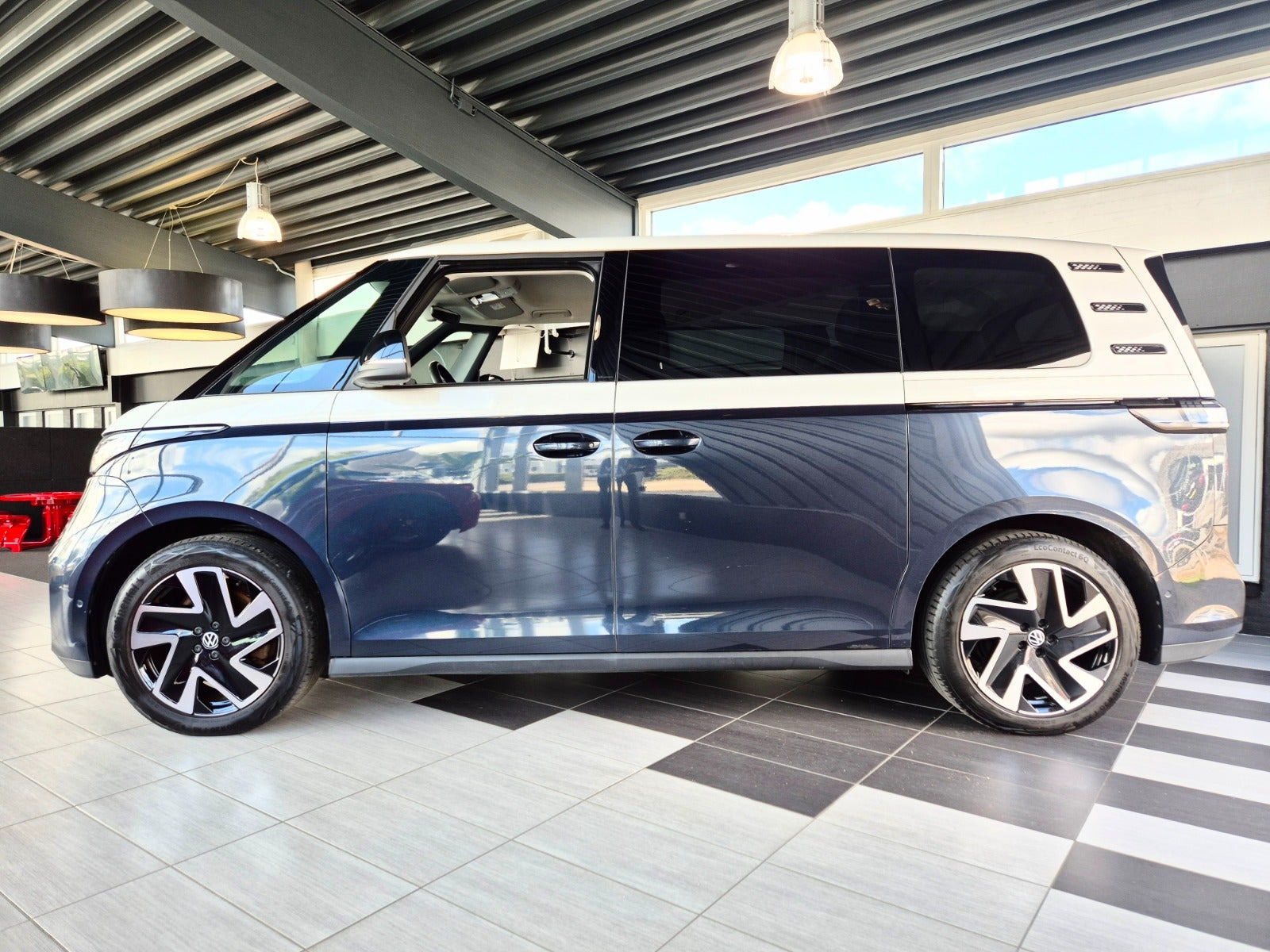 Blå VW ID.Buzz fra 2023