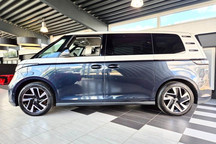 Blå VW ID.Buzz fra 2023