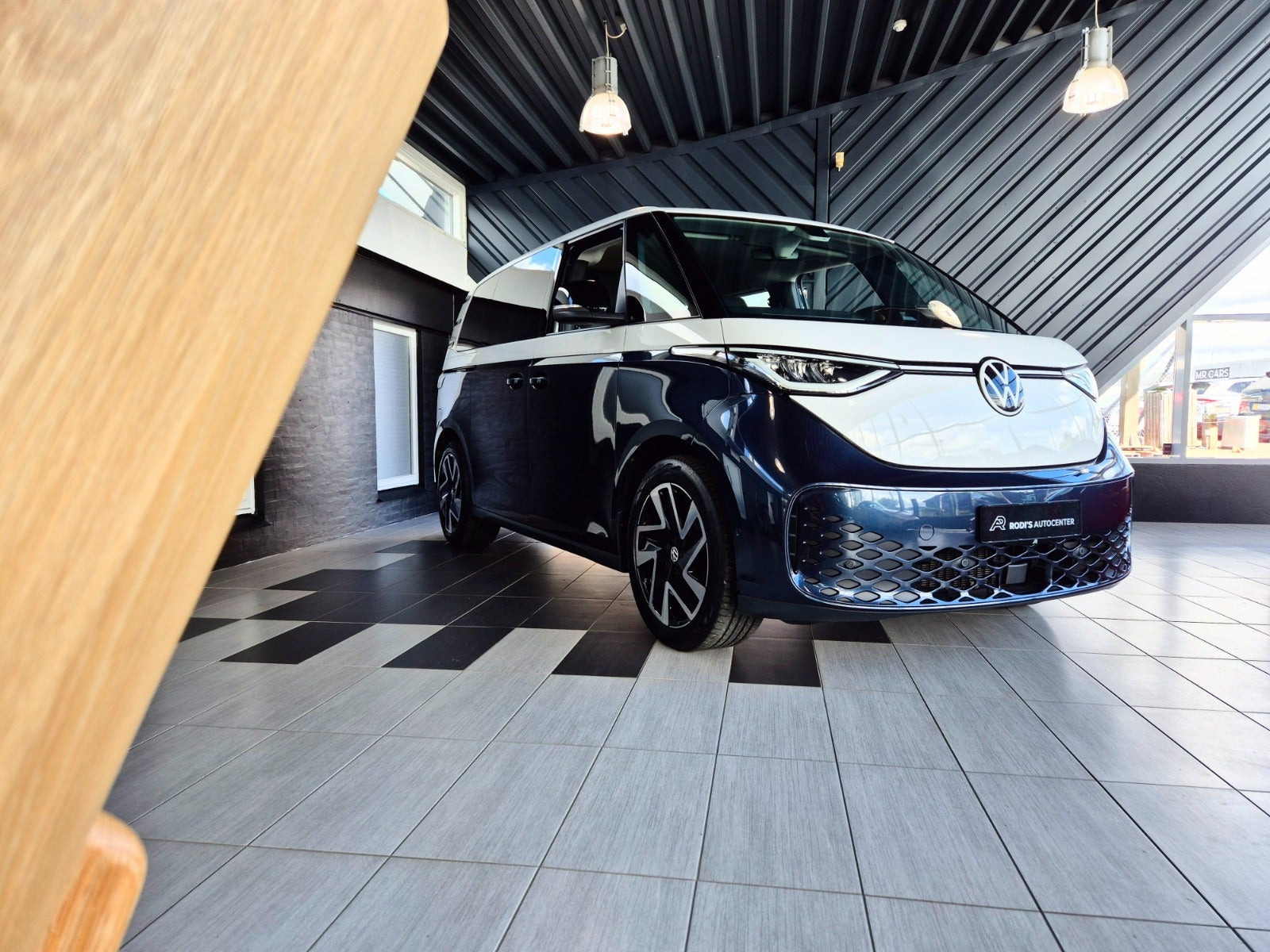 Blå VW ID.Buzz fra 2023