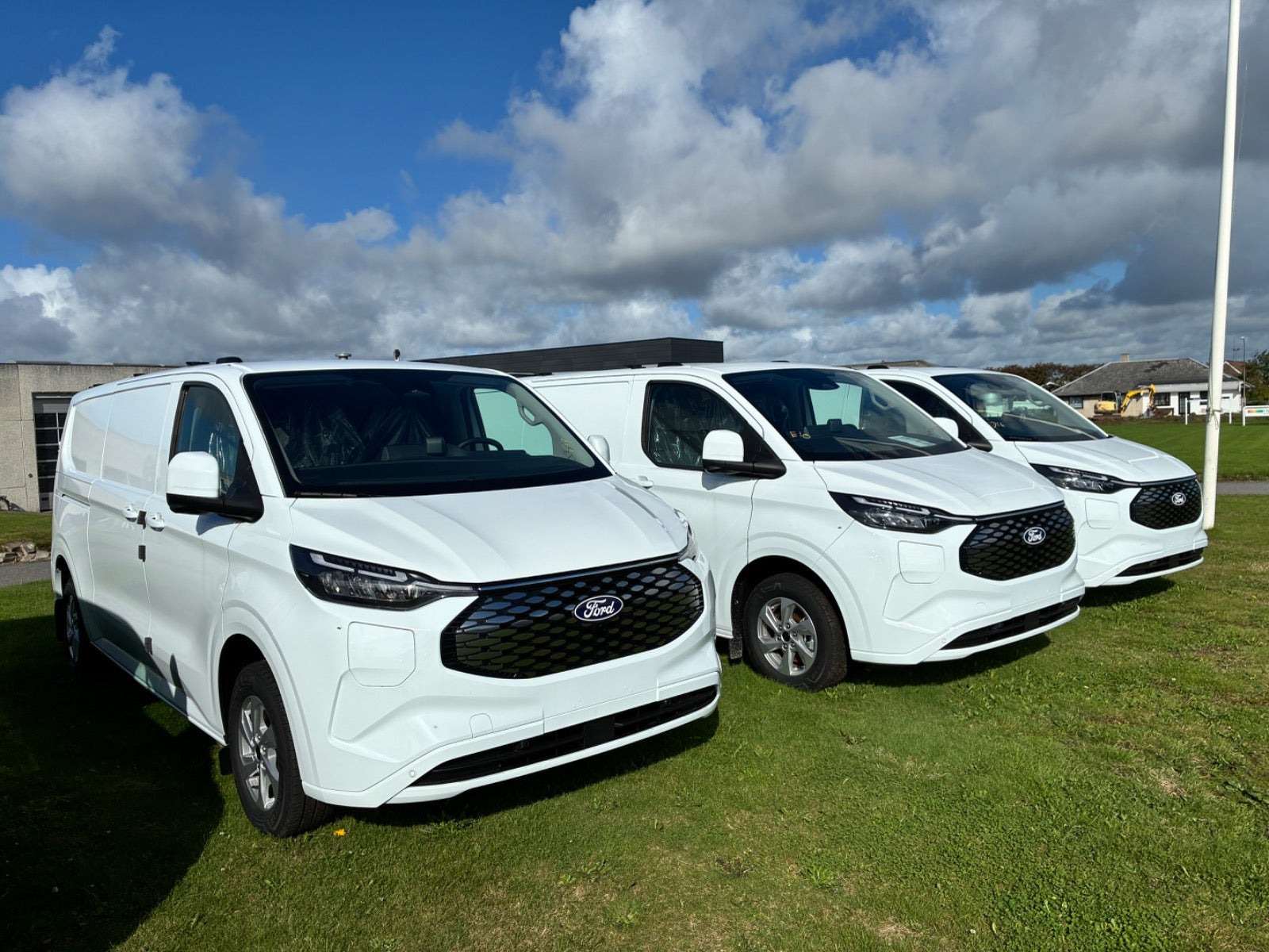 Hvid Ford E-Transit Custom 340 L2 fra 2026