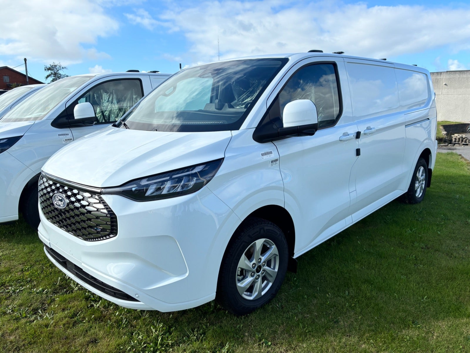 Hvid Ford E-Transit Custom 340 L2 fra 2026