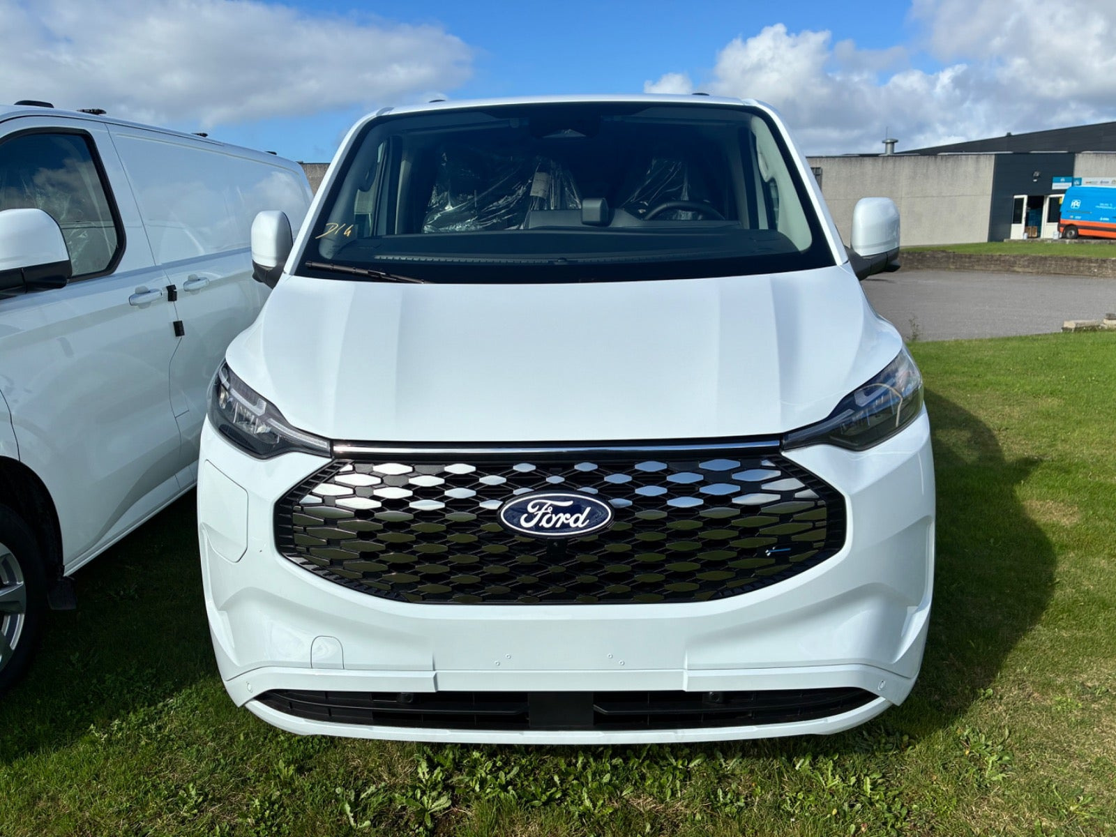 Hvid Ford E-Transit Custom 340 L2 fra 2026