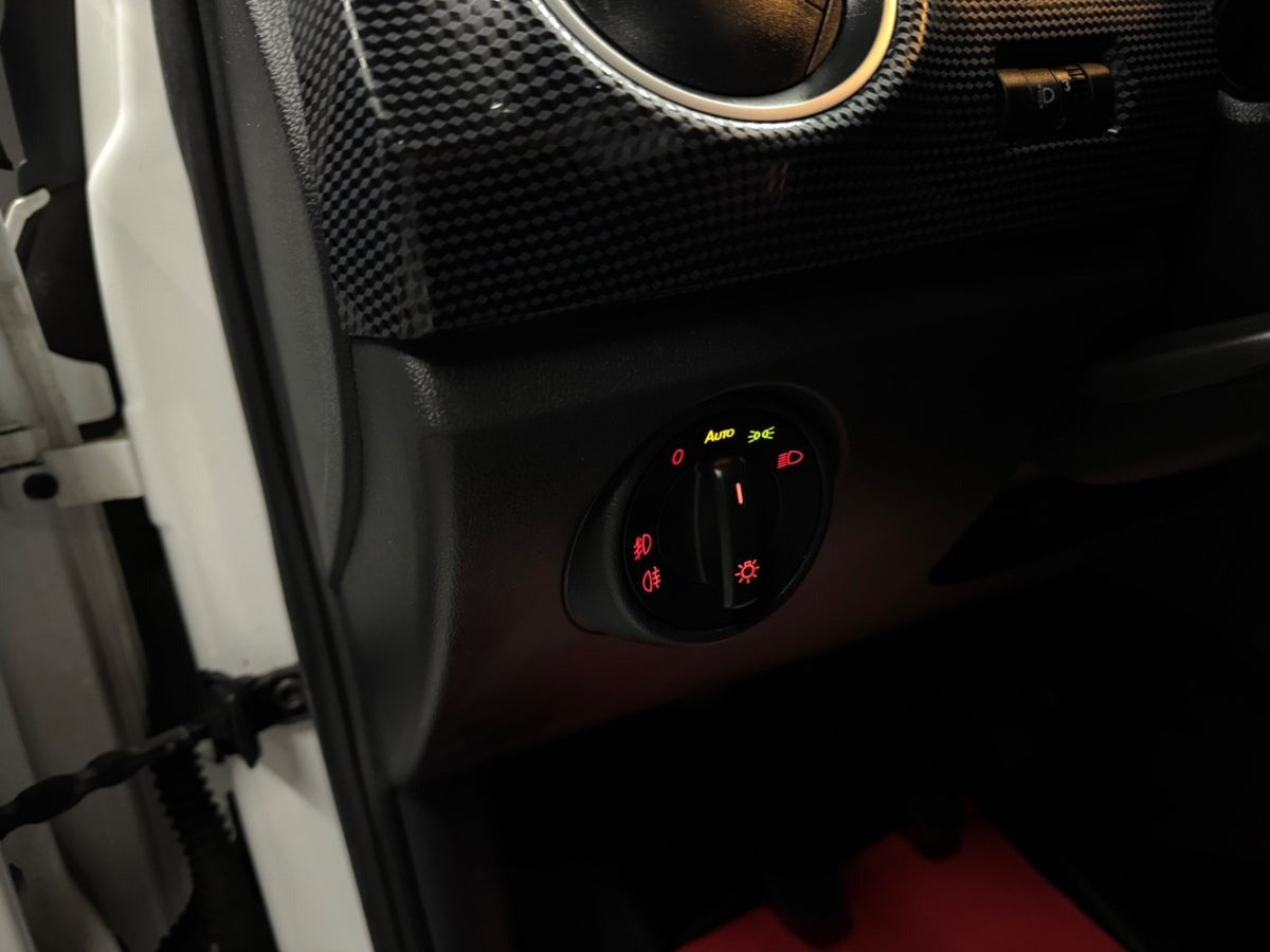 Hvid VW UP! fra 2020