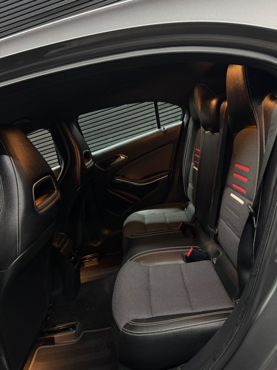 Grå Mercedes A200 d fra 2017