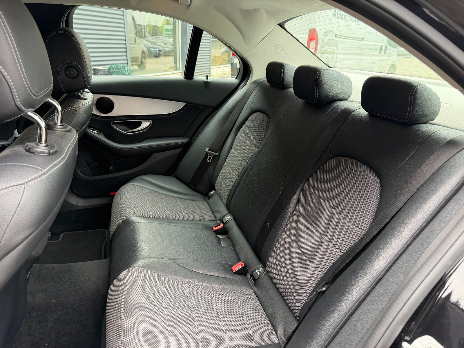 Sort Mercedes C200 fra 2016