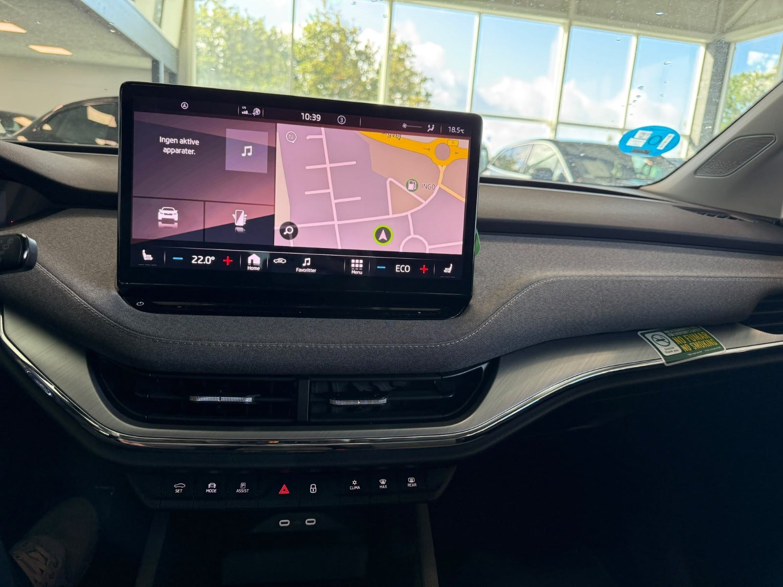 Hvid Skoda Enyaq fra 2023