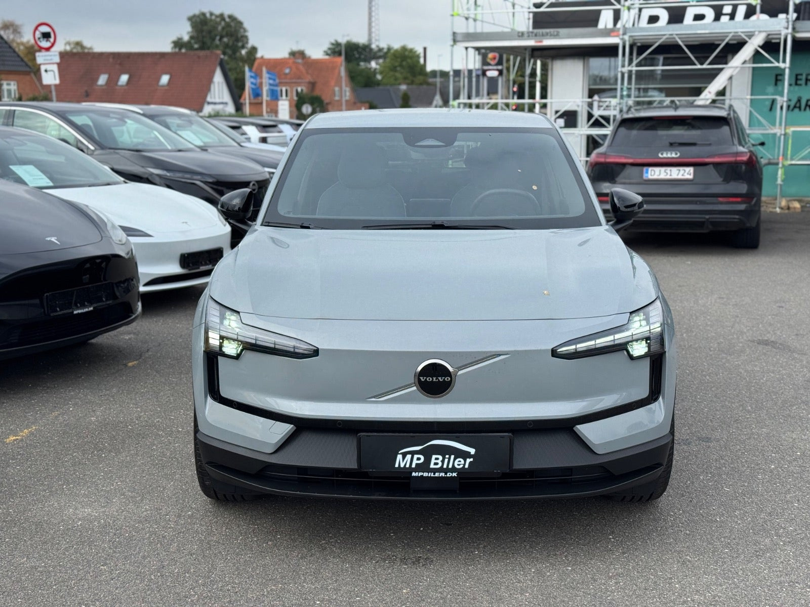 Grå Volvo EX30 fra 2025