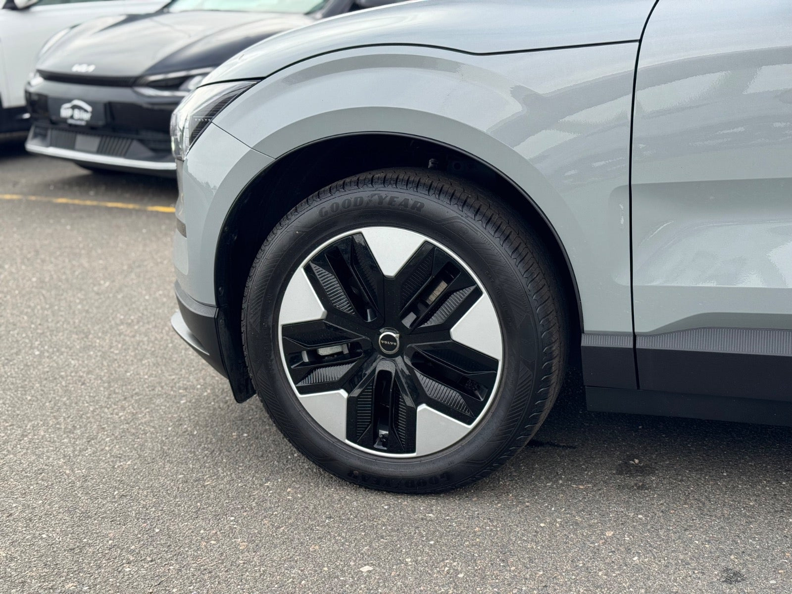 Grå Volvo EX30 fra 2025