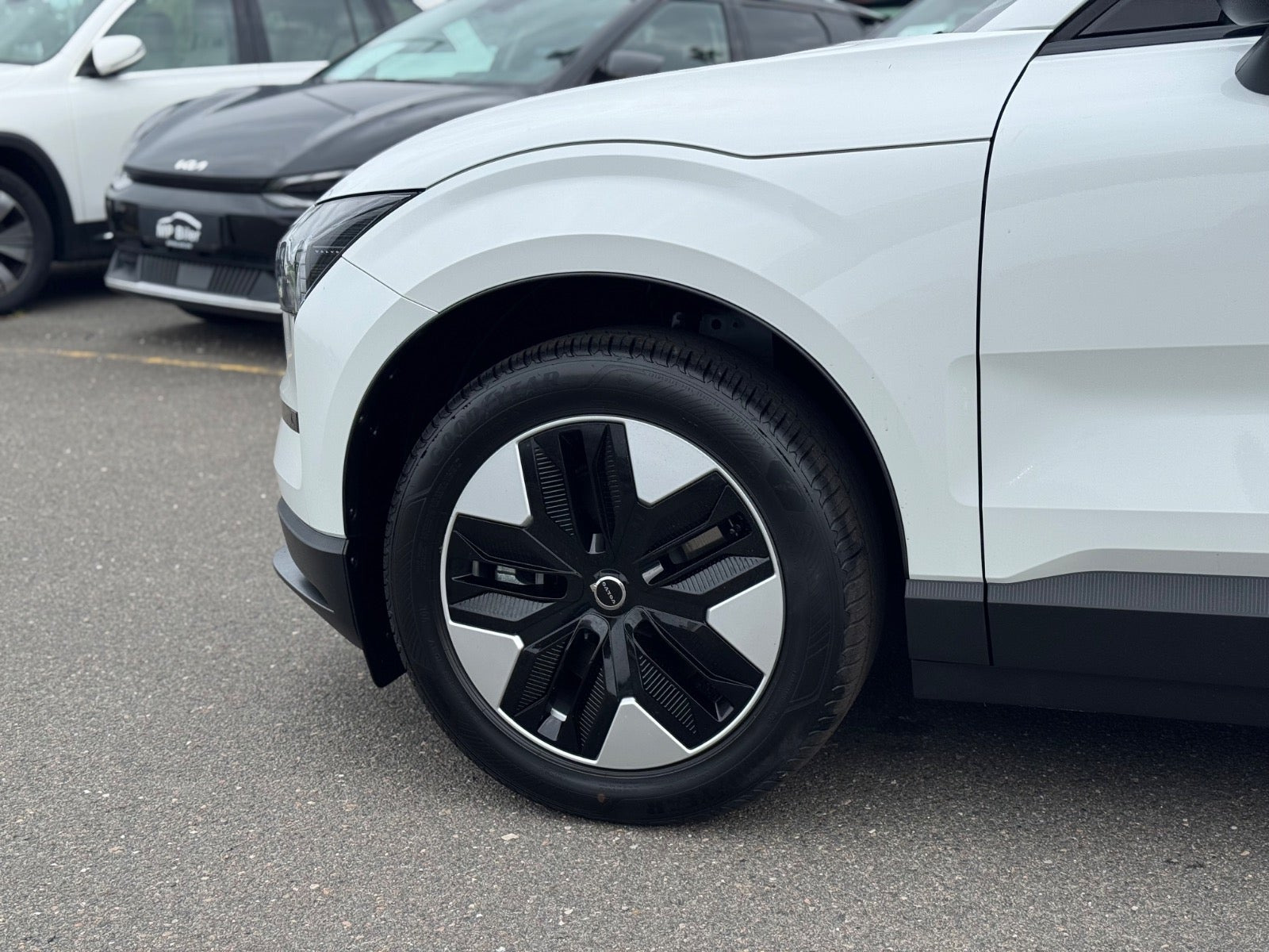 Hvid Volvo EX30 fra 2025