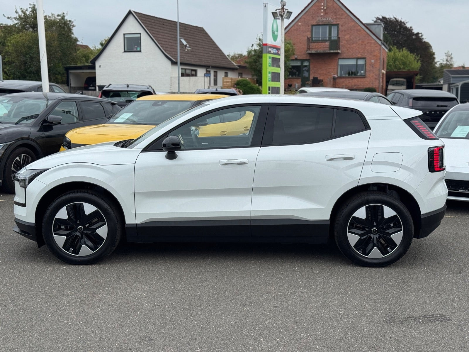 Hvid Volvo EX30 fra 2025