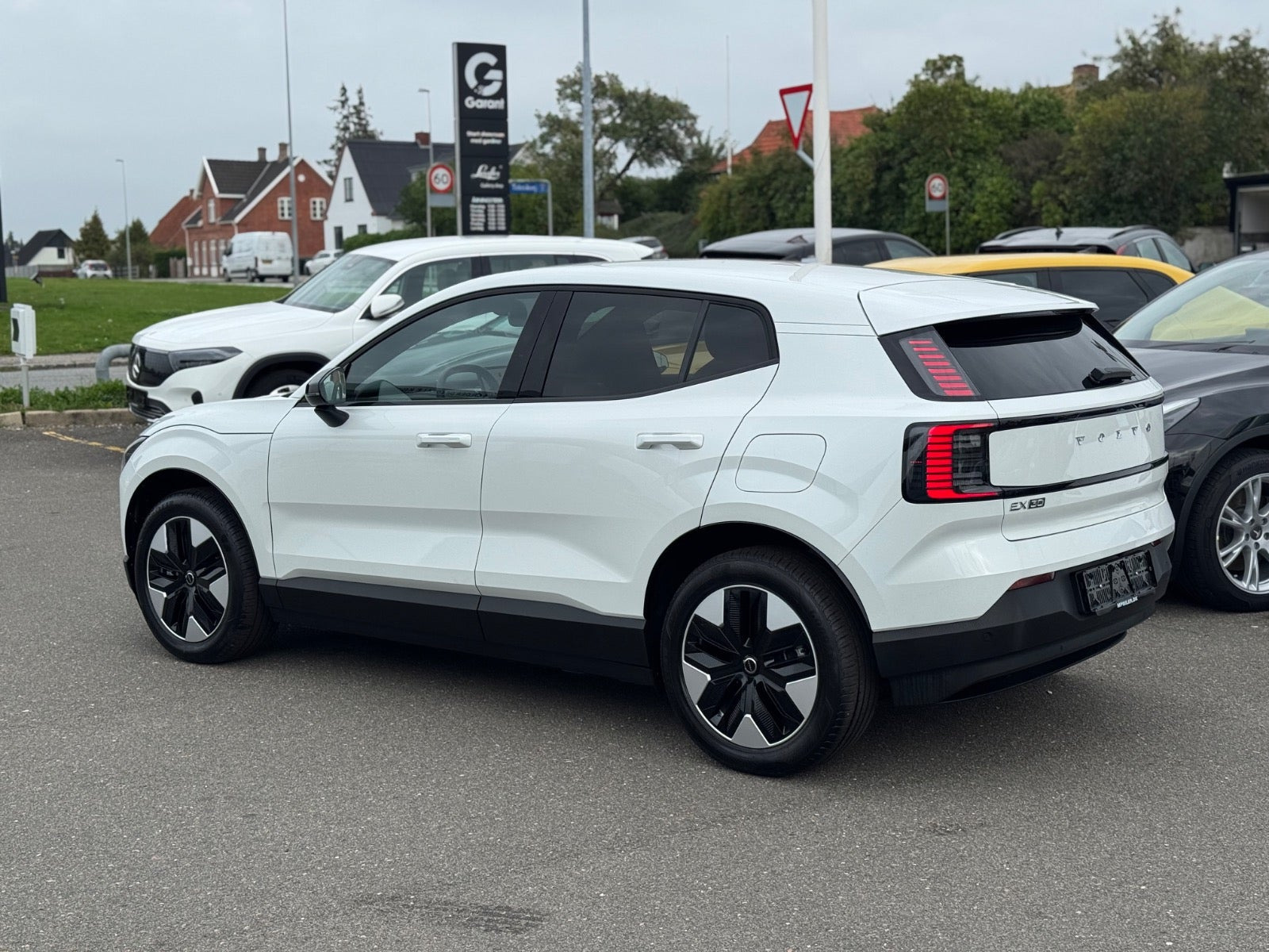 Hvid Volvo EX30 fra 2025