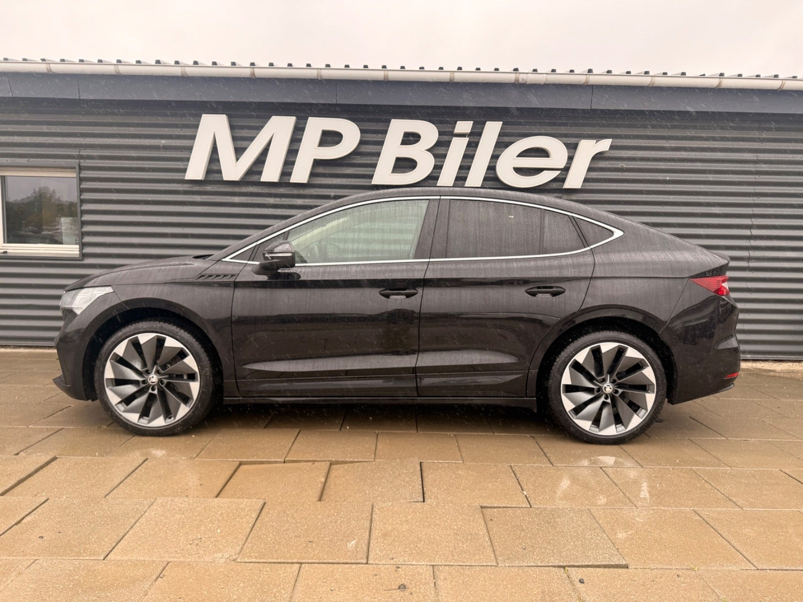 Sort Skoda Enyaq fra 2024