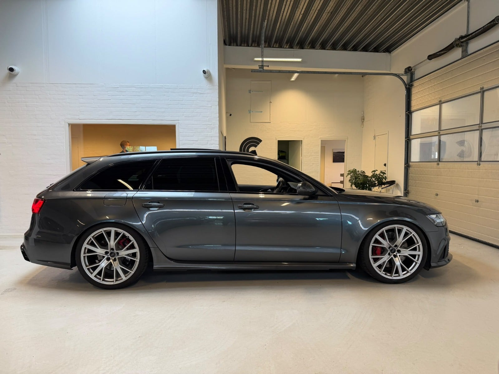 Grå Audi RS6 fra 2018