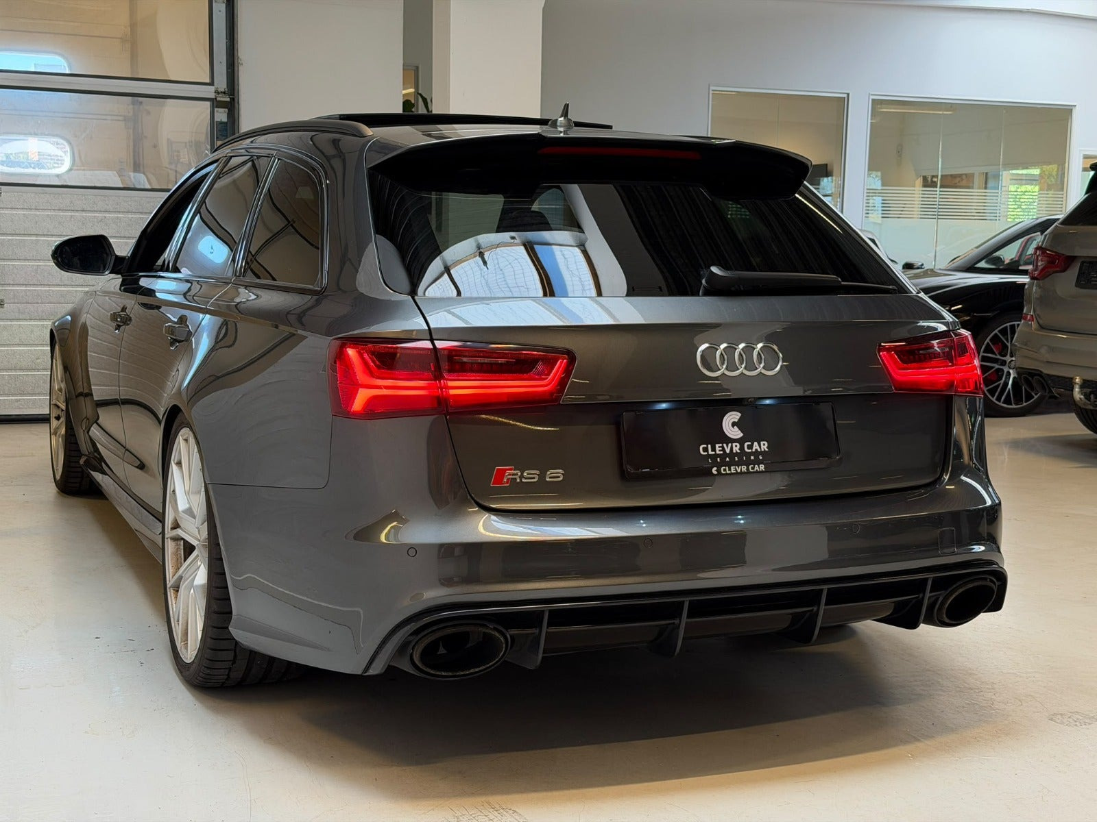 Grå Audi RS6 fra 2018