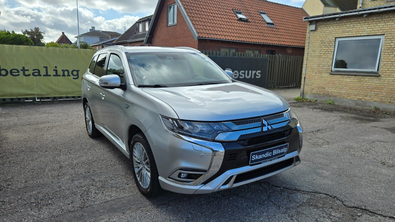 Sølv Mitsubishi Outlander fra 2020