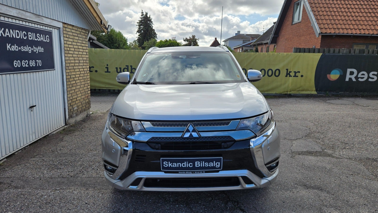 Sølv Mitsubishi Outlander fra 2020
