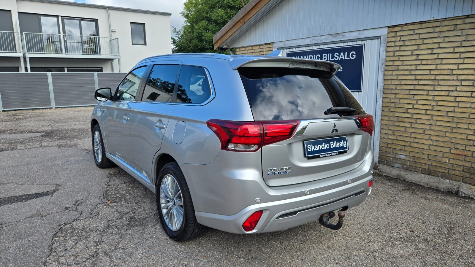 Sølv Mitsubishi Outlander fra 2020