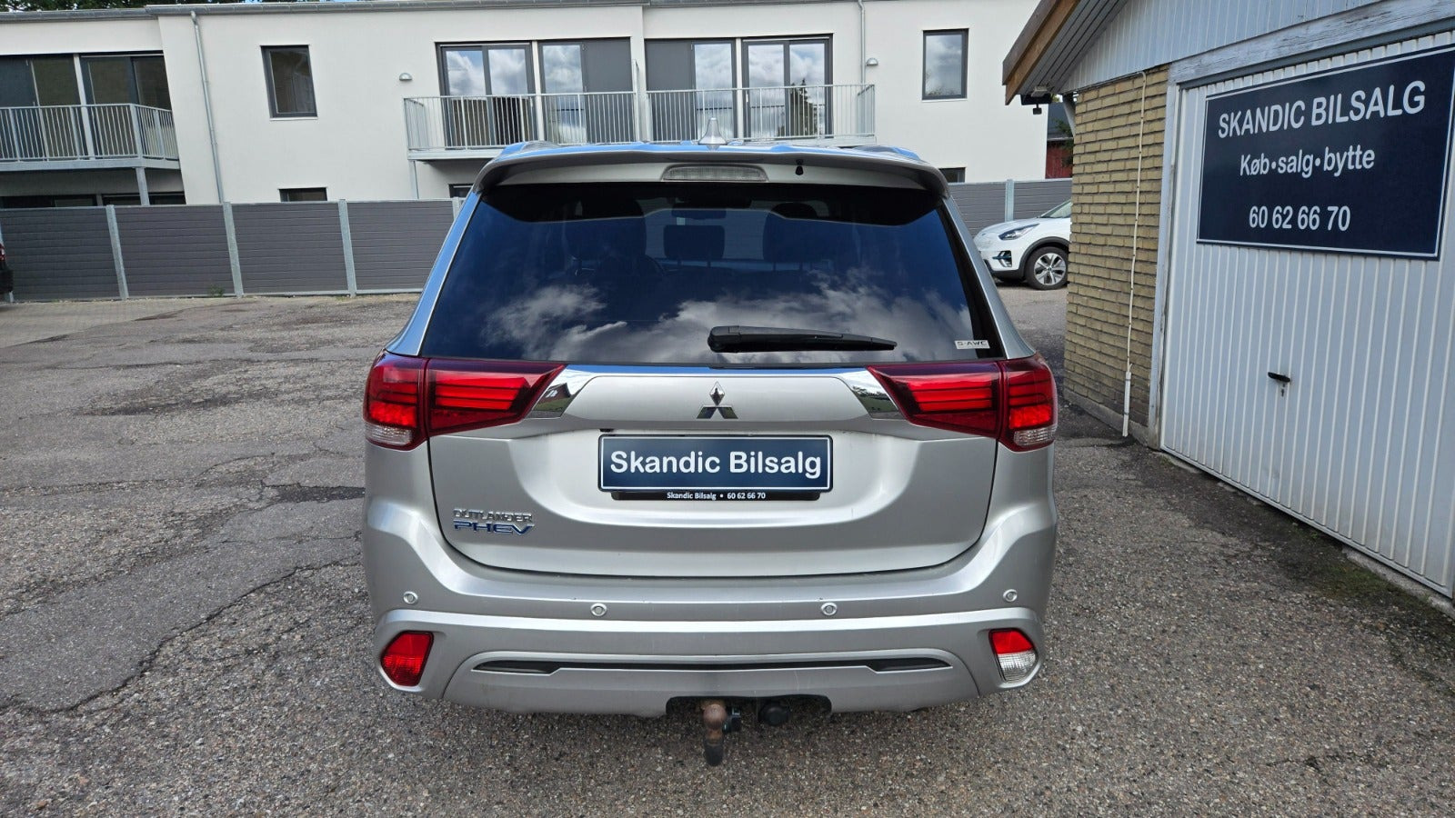 Sølv Mitsubishi Outlander fra 2020