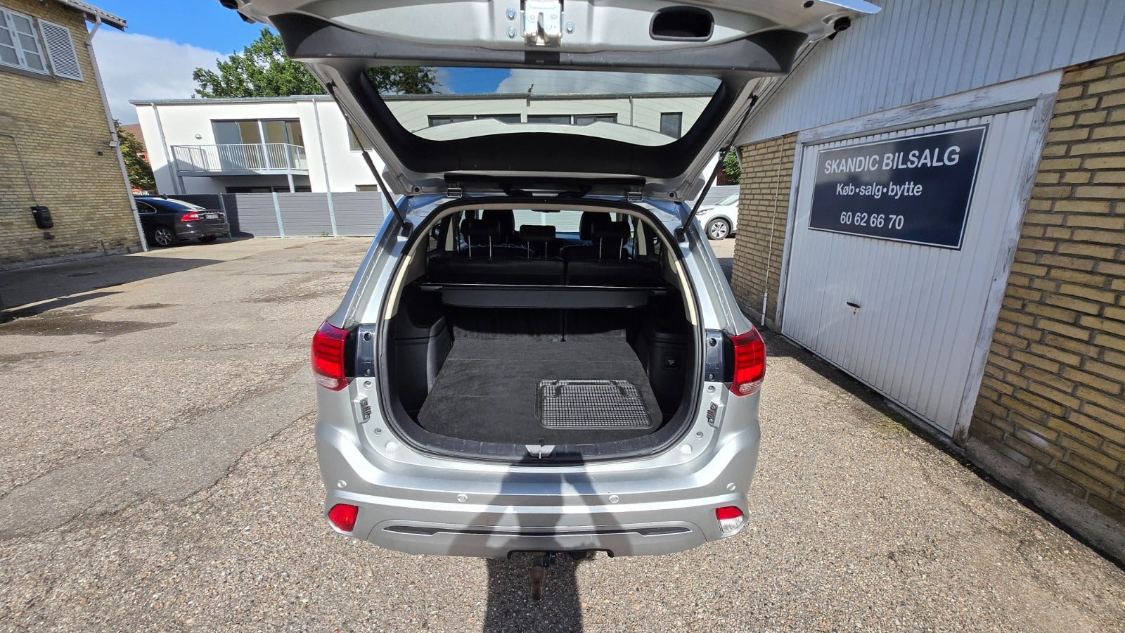 Sølv Mitsubishi Outlander fra 2020