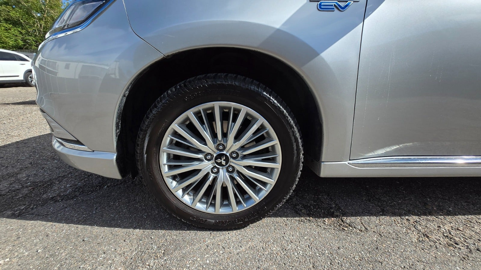 Sølv Mitsubishi Outlander fra 2020