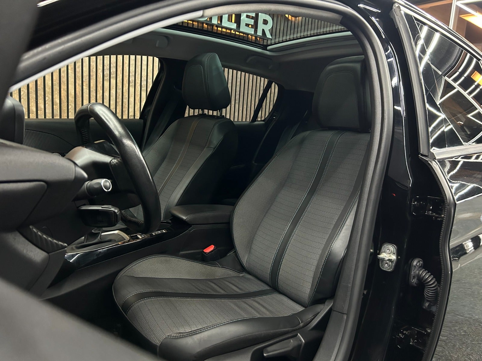 undefined Peugeot 208 fra 2020