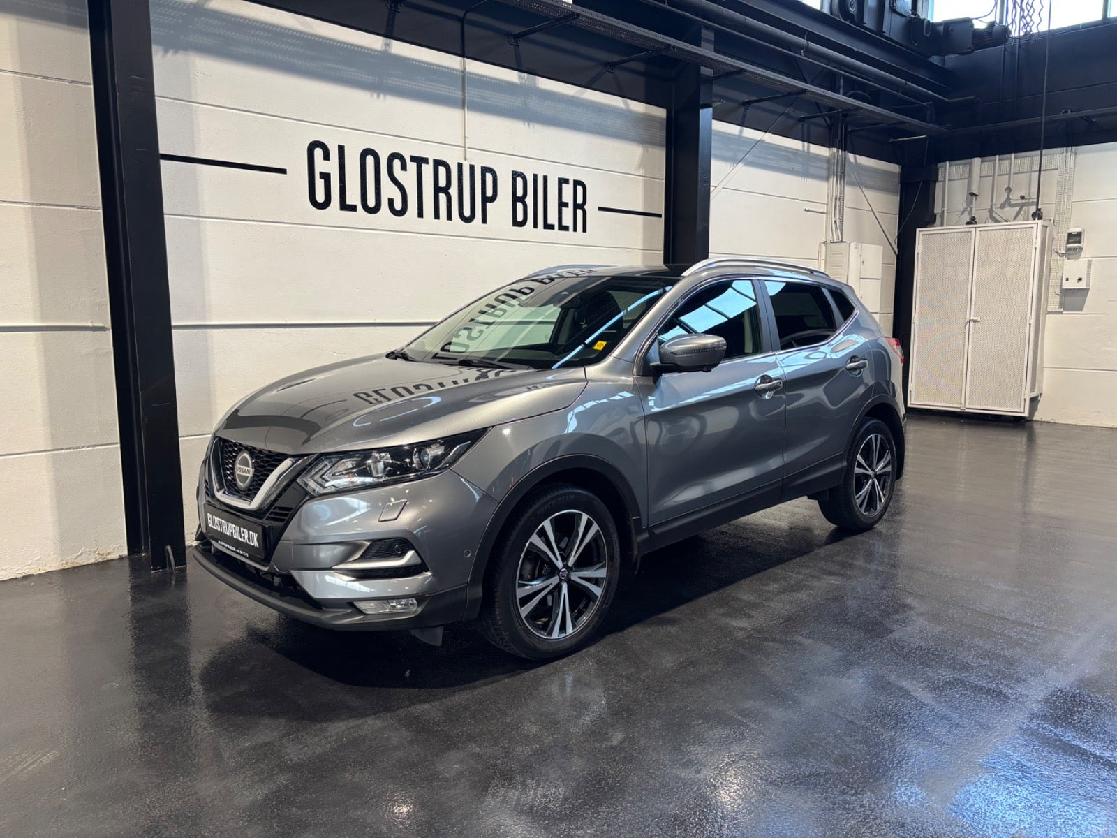 Grå Nissan Qashqai fra 2018